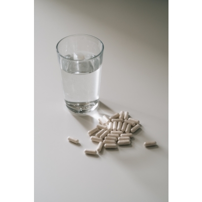 glass-of-water-and-a-pile-of-white-pills.jpg